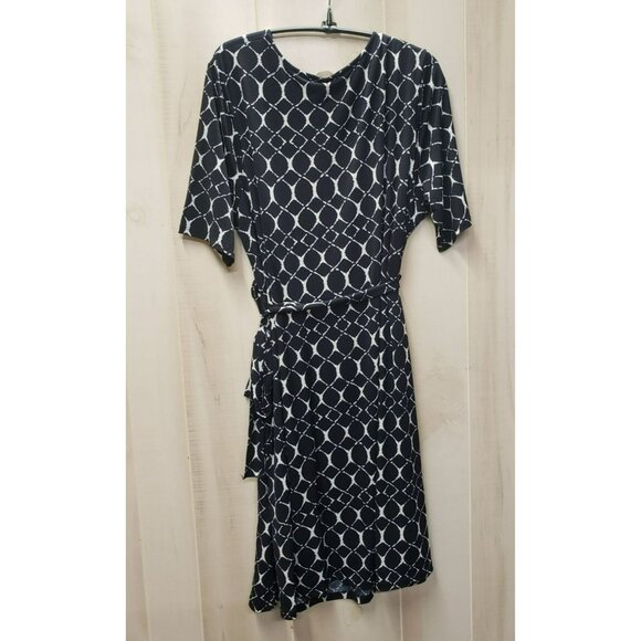 Gilli 2X Faux Wrap Dress, Navy & White Geometric Print, Short Sleeve, Stretchy - Picture 2 of 6